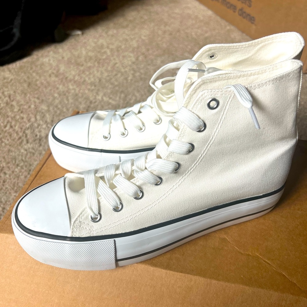Size 8 Women’s Platform Sneakers